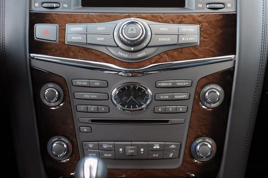  Infiniti QX56 2012 года  (фото 22 из 64)